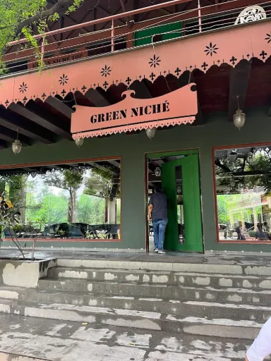 Green Niche (Top Floor)